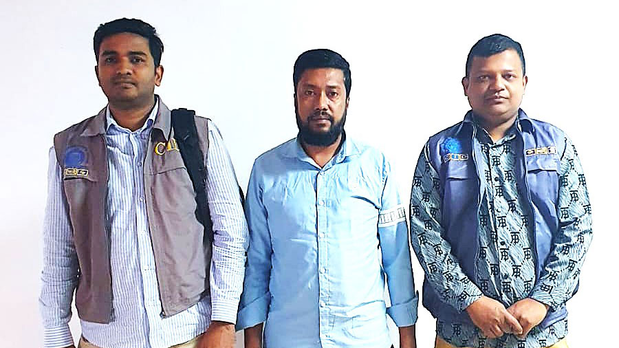 ‘অতি লোভে’ ৮০০ জনের ‘তাঁতি নষ্ট’, হারালেন ৬০০ কোটি টাকা!