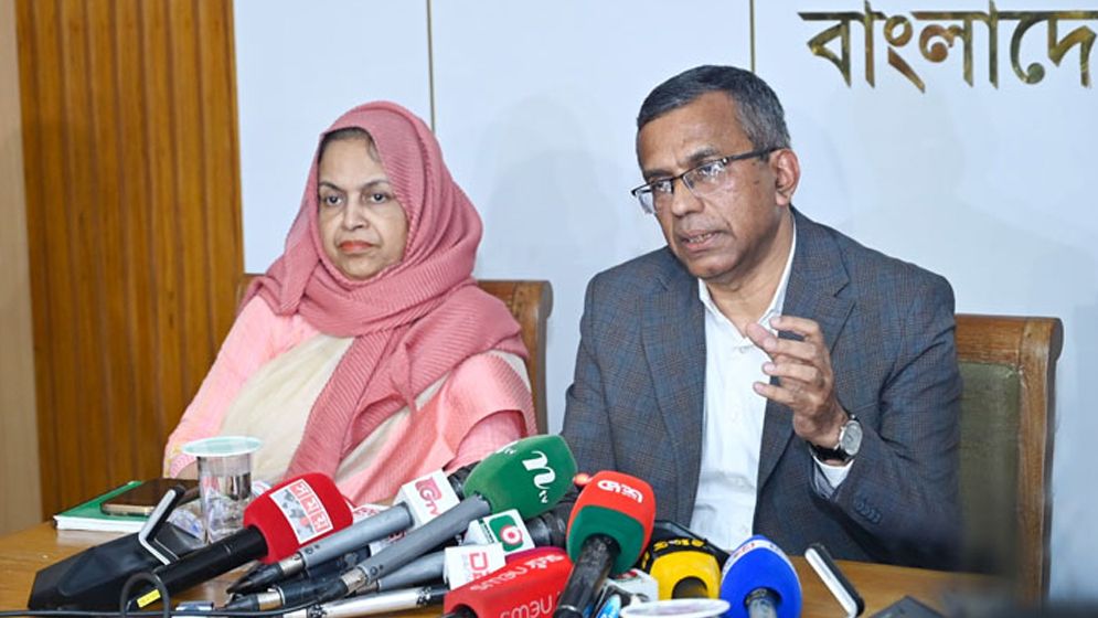 সংবাদ সম্মেলনে গভর্নর: ব্যাংকের ৫ লাখ কোটি টাকা চুরি হয়ে গেছে