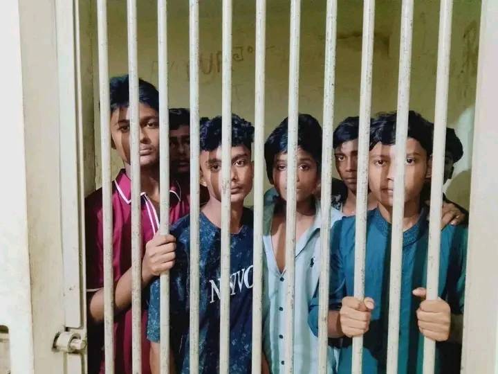 নোয়াখালীতে ‘জয় বাংলা’ মিছিল: ৭ম-১০ম শ্রেণীর কোমলমতি শিশুদের গণগ্রেপ্তার