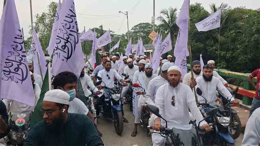 সারাদেশে উগ্রবাদী পতাকা প্রদর্শন, পুলিশের নীরবতা: অনুসন্ধানে চাঞ্চল্যকর তথ্য