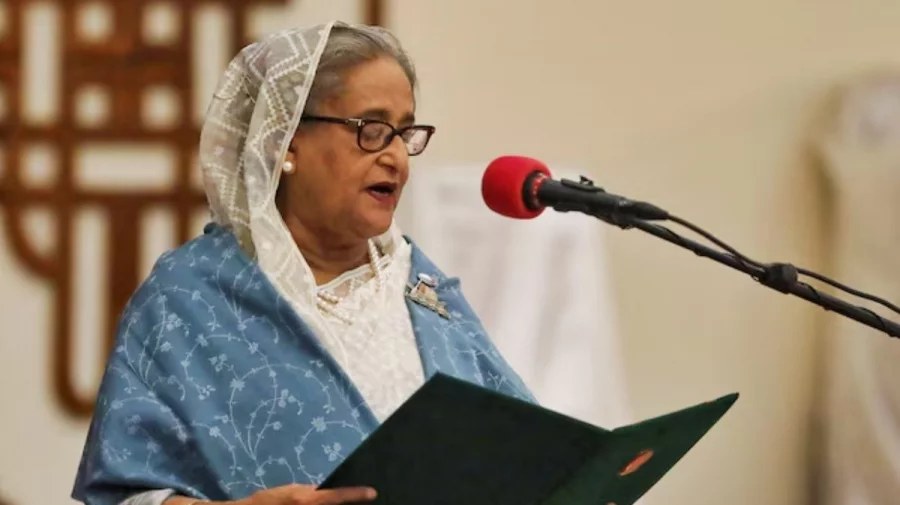 রয়টার্সকে সাক্ষাৎকার : ঝুঁকি নিয়েই ডিসেম্বরে দেশে ফিরছেন শেখ হাসিনা, শীর্ষ নেতাদের নিয়ে করবেন আত্মসমর্পণ