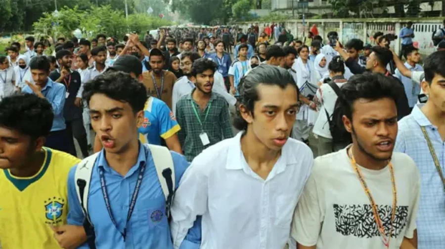 সায়েন্সল্যাব থেকে সচিবালয়ের পথে এইচএসসি পরীক্ষার্থীদের লংমার্চ