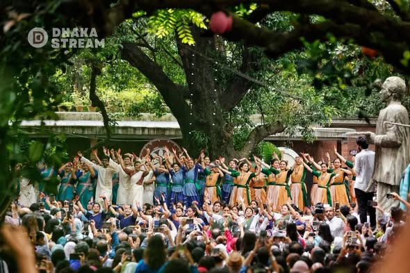 বকুলতলায় অনুষ্ঠিত হলো ‘ঘনঘটা’ চিত্তাকর্ষক বর্ষা উৎসব