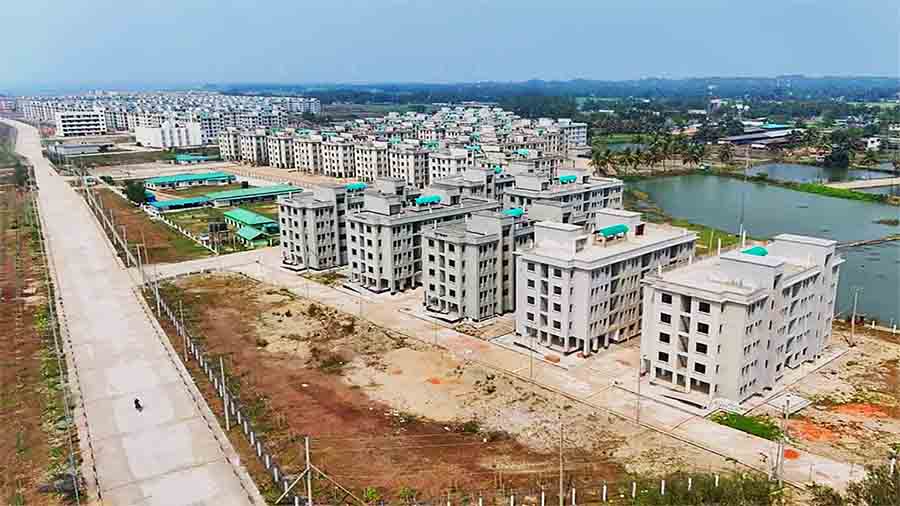 ‘যে যাই বলুক, আমরা শেখ হাসিনার জন্য দোয়া করি’: খুরুশকুল আশ্রয়ণের ফ্ল্যাট বুঝে পাওয়া উদ্বাস্তু জনগোষ্ঠী