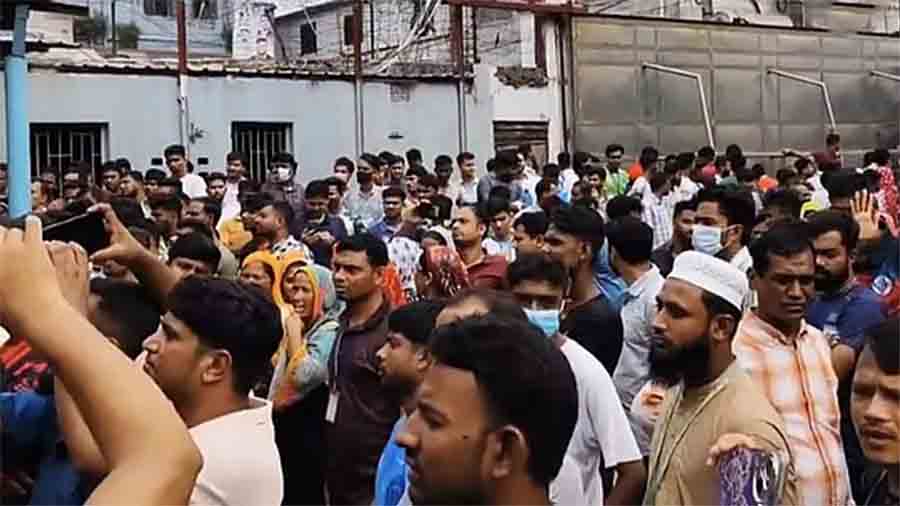 আশুলিয়ায় ছুটির মধ্যেই একযোগে ৫৬৫ পোশাক শ্রমিক ছাঁটাই, কোথায় যাবে অসহায় পরিবারগুলো?